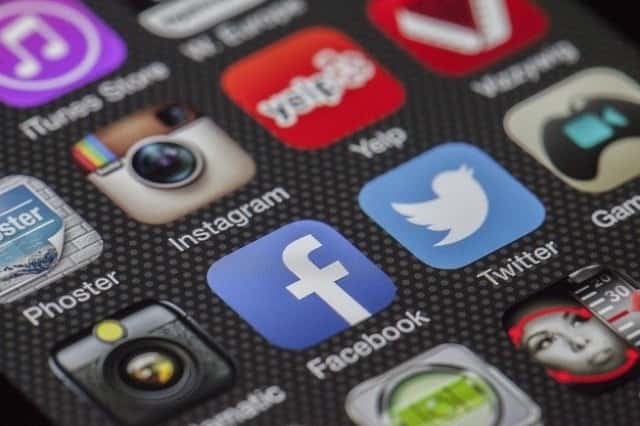 Customer Experience And Social Media-Min